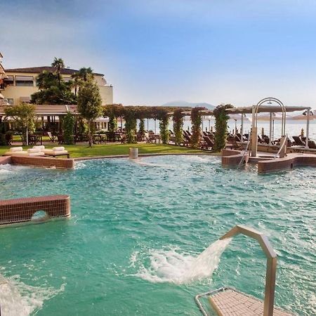 Grand Hotel Terme Sirmione Exterior photo The swimming pool at the hotel