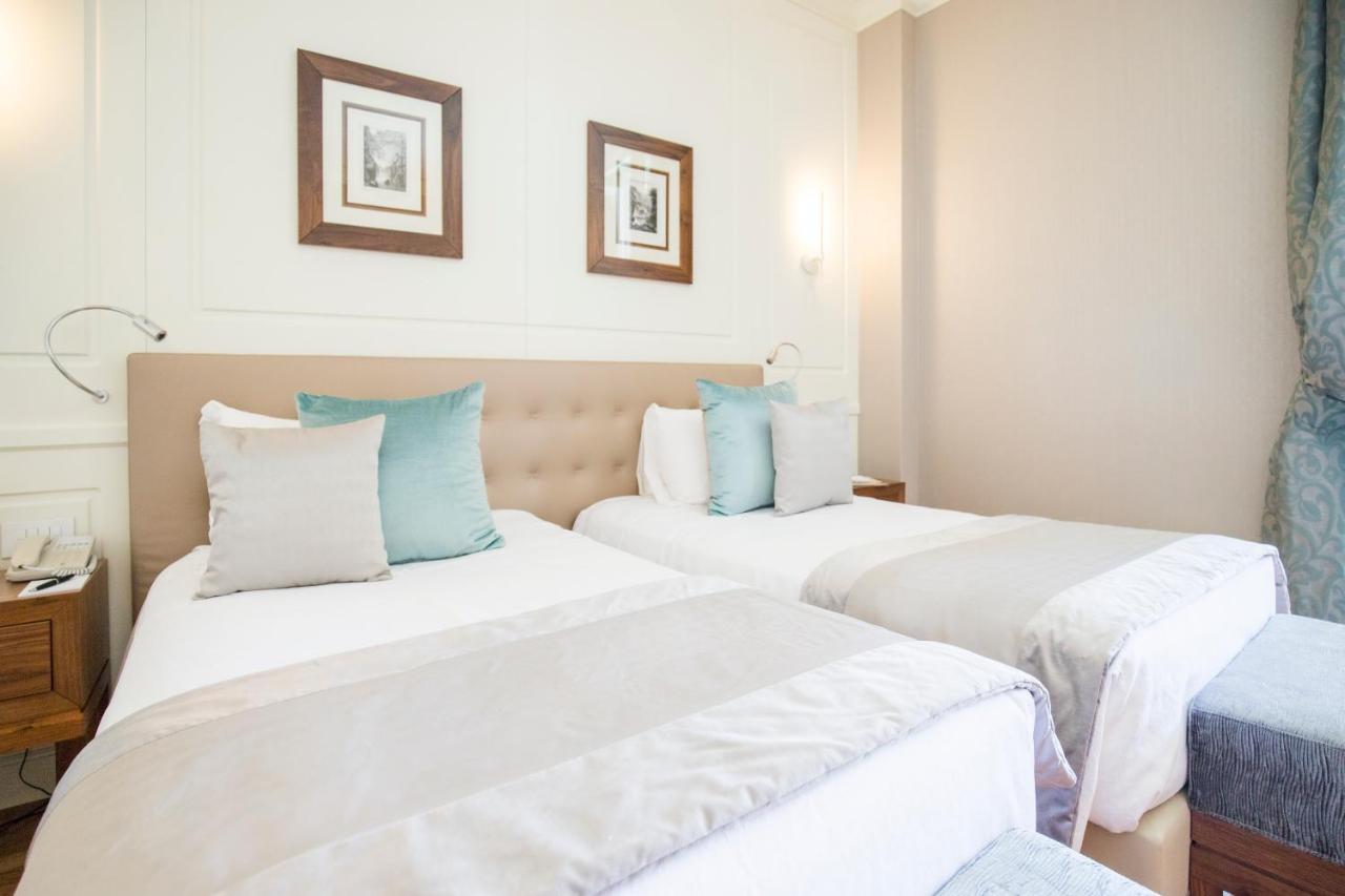 Grand Hotel Terme Sirmione Exterior photo A bedroom at the hotel