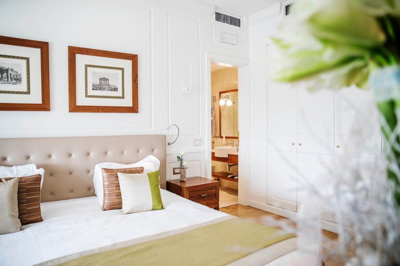 Grand Hotel Terme Sirmione Exterior photo A bedroom at the hotel