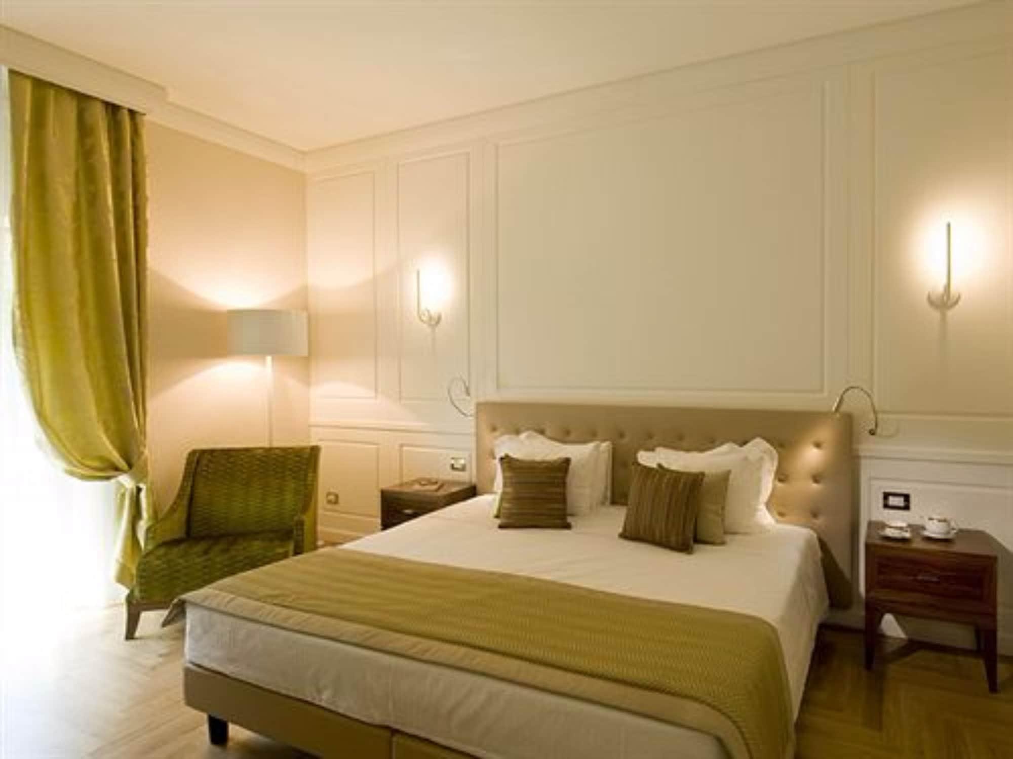 Grand Hotel Terme Sirmione Exterior photo A bedroom at the hotel
