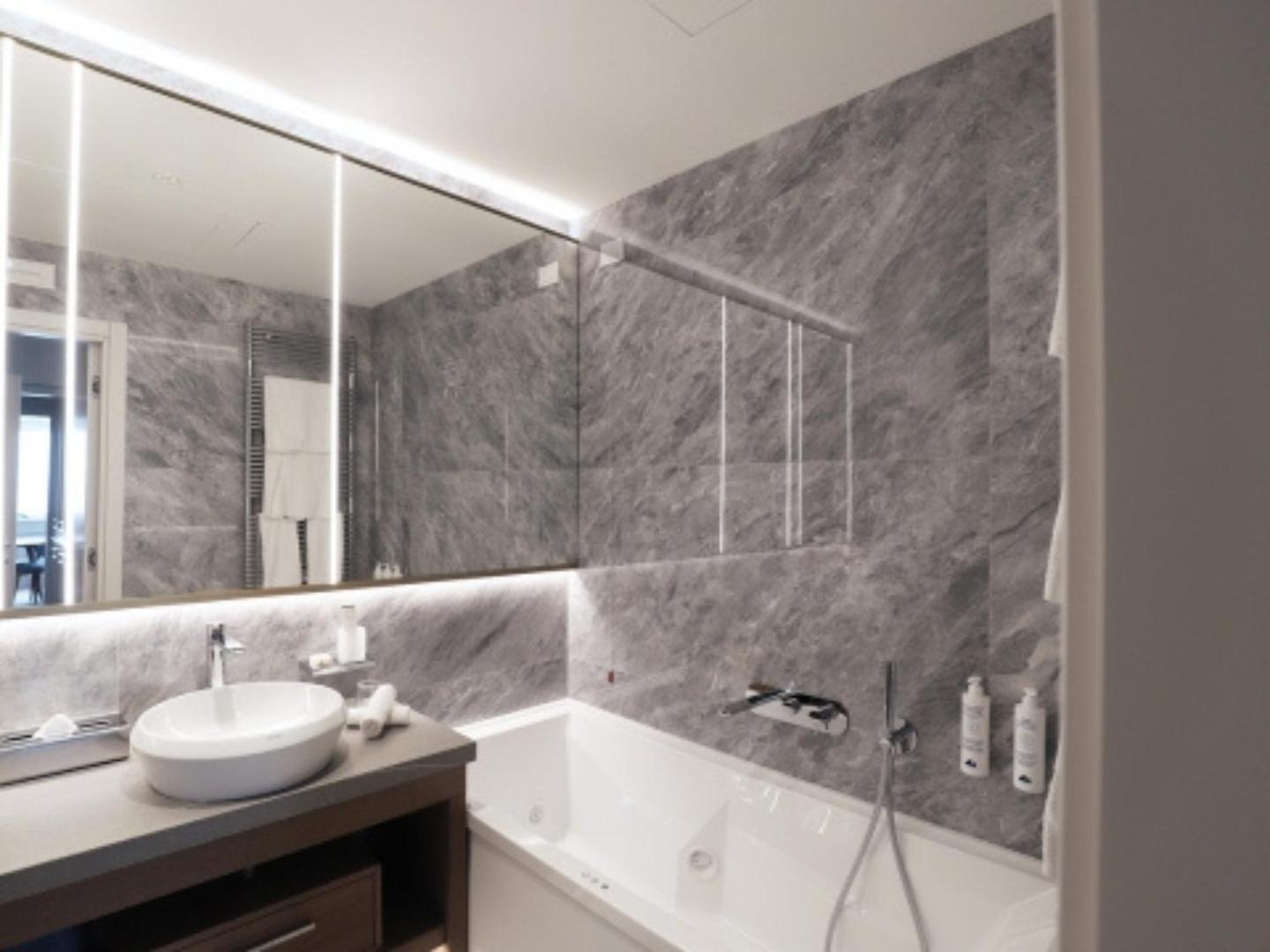 Grand Hotel Terme Sirmione Exterior photo Bathroom
