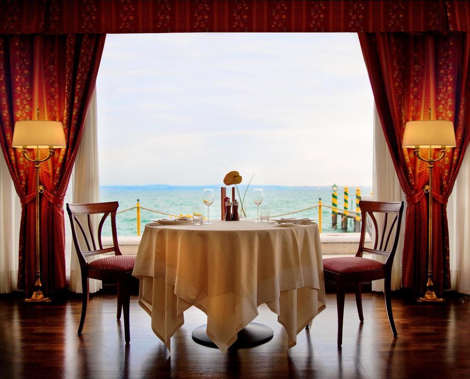 Grand Hotel Terme Sirmione Exterior photo The restaurant