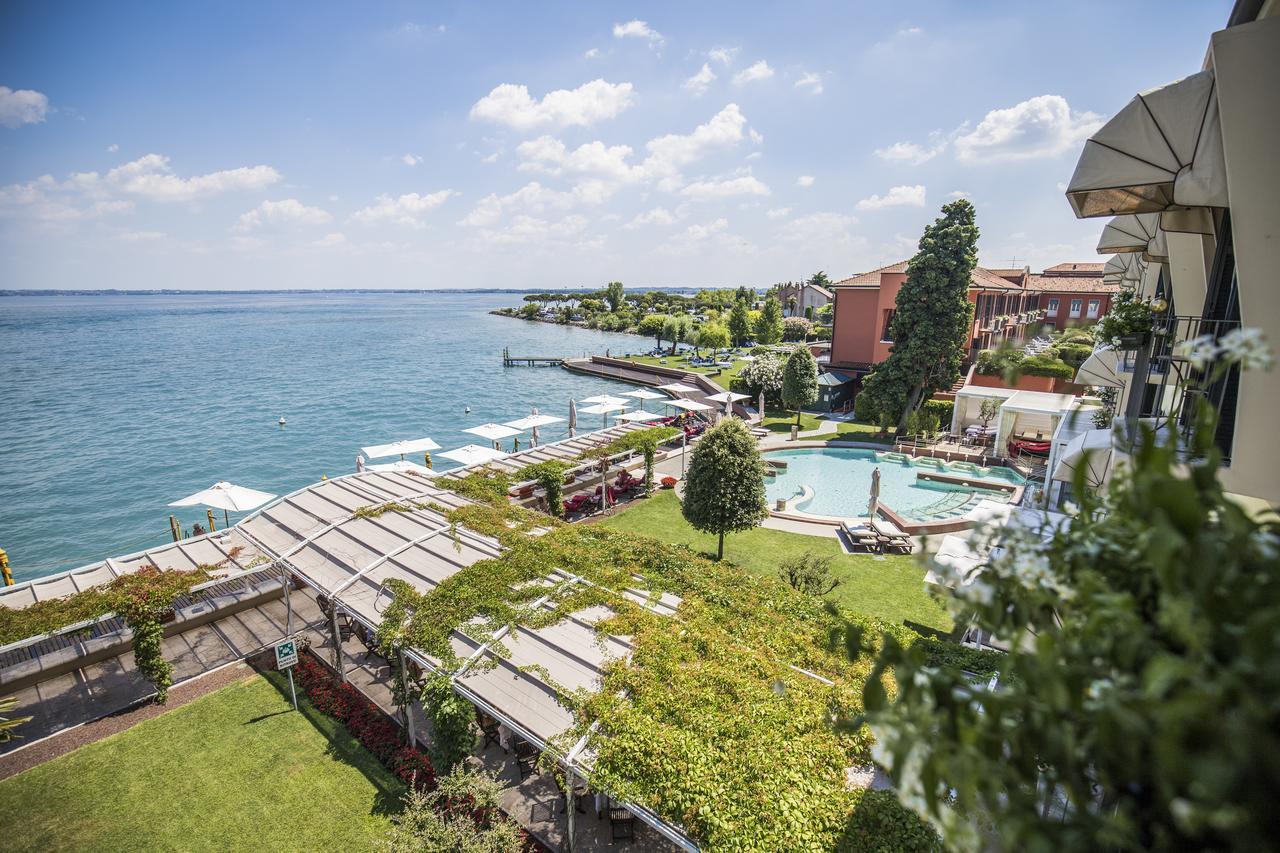 Grand Hotel Terme Sirmione Exterior photo View of the hotel