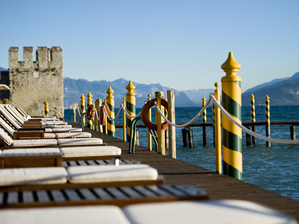 Grand Hotel Terme Sirmione Exterior photo The Lakefront