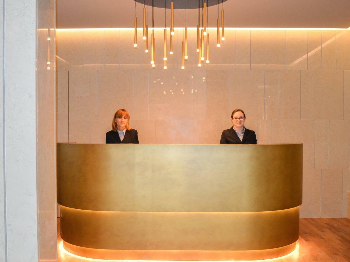 Grand Hotel Terme Sirmione Exterior photo Reception desk at the hotel